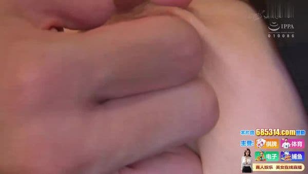 NHDTB-572 美容室圍裙裡全裸剪頭髮中持續偷偷搞到高潮的敏感女