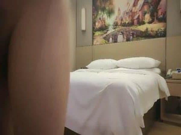 探花系列-约170CM极品长腿小姐姐,坐在身上各种摸,舔屌深喉主动骑乘
