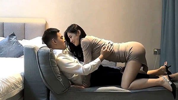 极品性感包臀裙妹子啪啪穿上黑丝骑乘猛操 探花