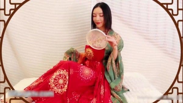 『谭晓彤』五月最新古装COS换装视频 扒穴高清展示 冲击豪乳浪穴 高清1080P原版.