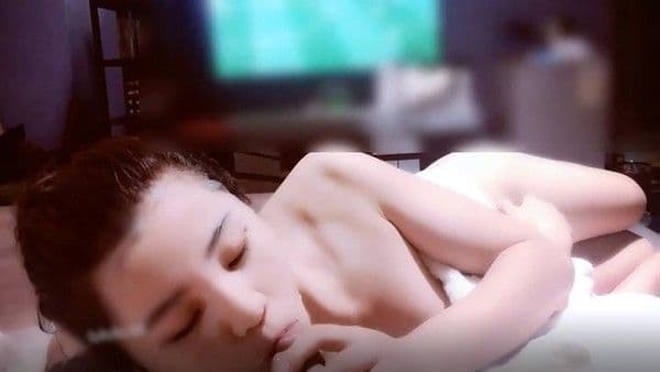 高颜值校花级性感美女酒店和富二代男友激烈啪啪皮肤雪白奶子坚挺小翘臀狠狠抽插叫床呻吟声销魂淫荡