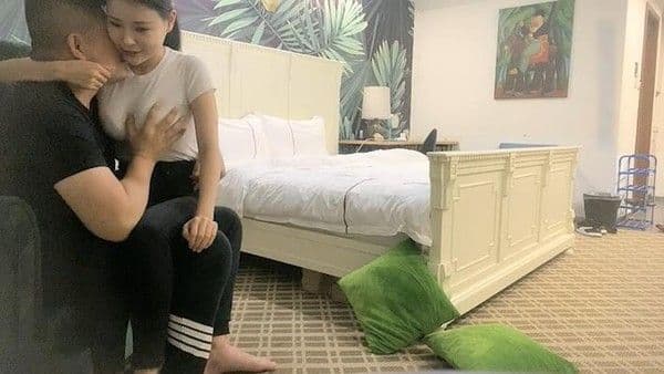 约操美乳高颜值网红雪炫 身材好 很主动 3