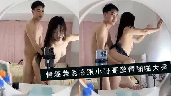蜜桃少女黑丝露脸情趣装诱惑跟小哥.哥激情啪啪大秀