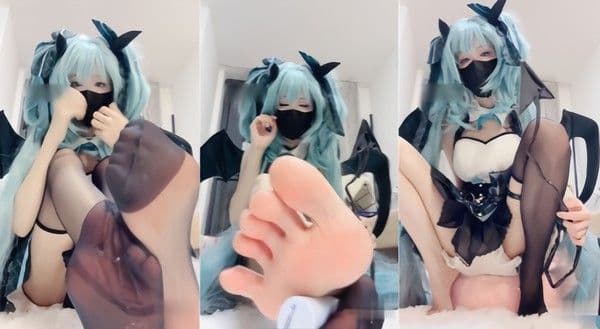 宅男女神福利姬 月野兔 黑丝足交寸止羞辱废物小鸡巴男 cosplay 初音未来 青木川 喜欢这一口的不容错过!