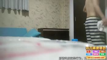 约操越南小少妇，性感小穴沙发上各种玩弄