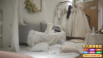 苗条眼镜妹子，挑逗湿了一大片无情猛怼