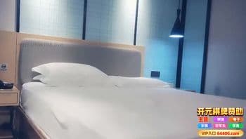 漂亮甜美少妇，被各种姿势猛怼口爆