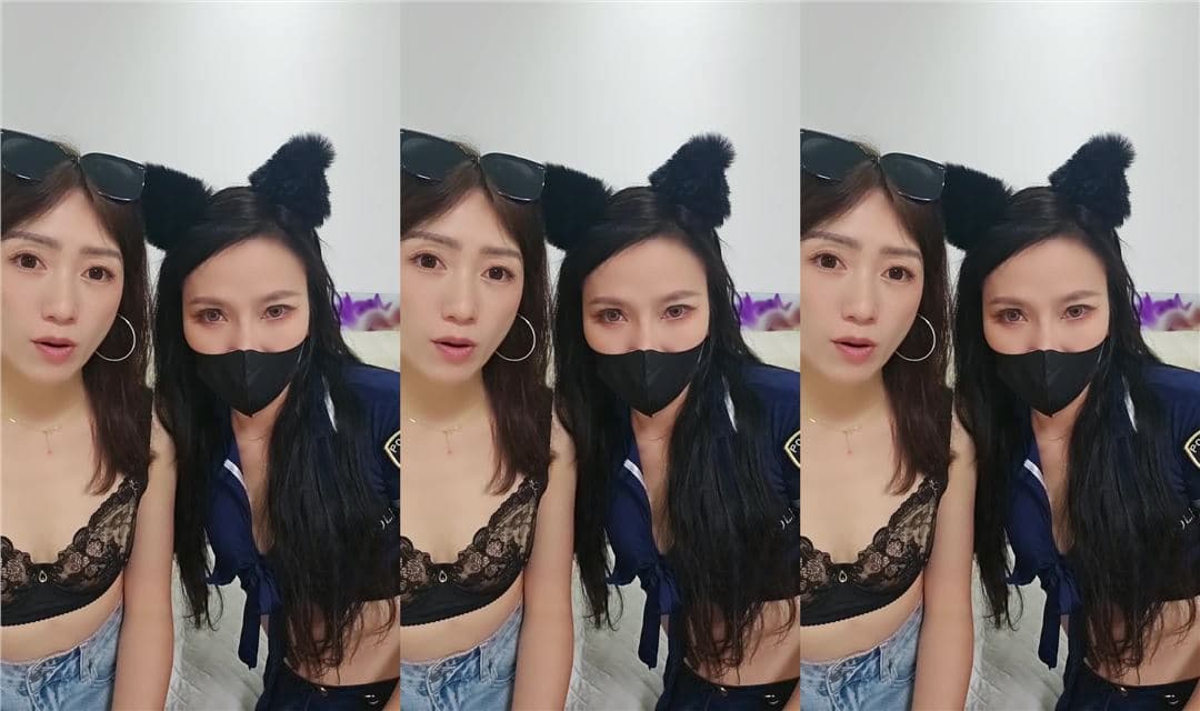 超级淫荡熟女姐妹花，没男人女女互玩，半脱内裤插穴，舔奶舔骚逼，舔足极度淫骚，实在太骚了