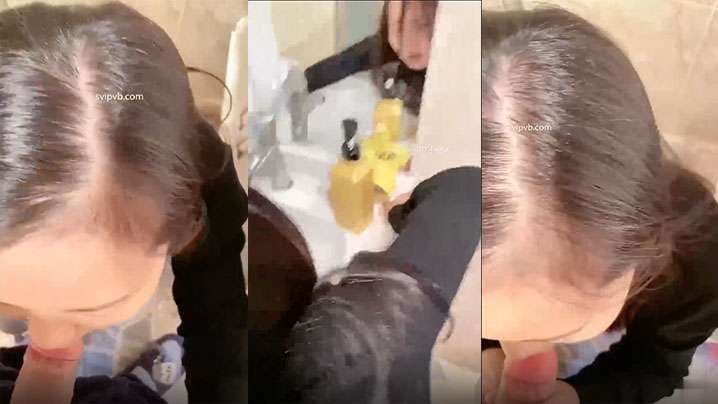 真实乱伦趁妈妈在卫生间的机会,把妈妈勾引起性欲给操了